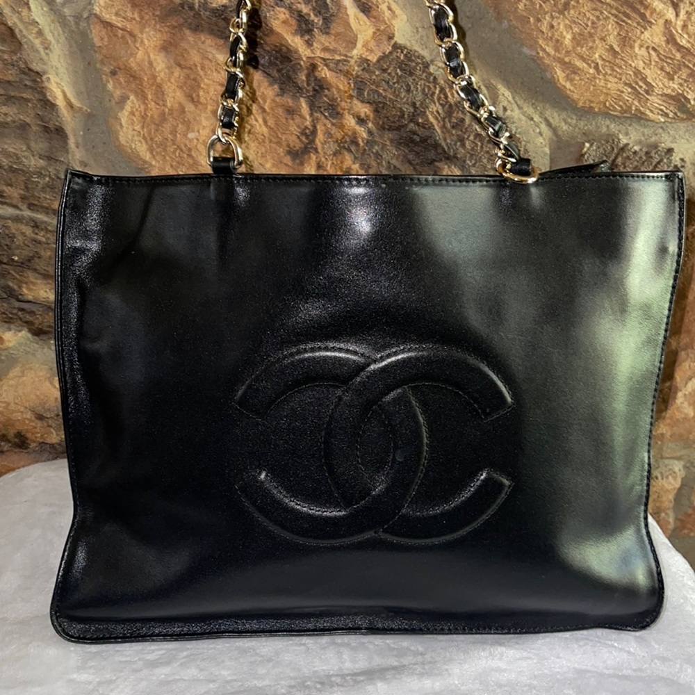 Chanel medium tote (NOT authentic)